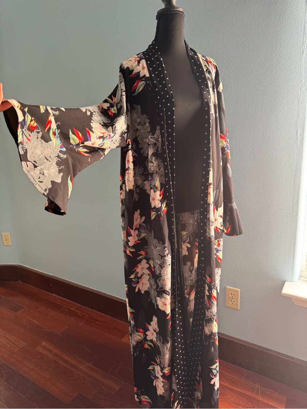 Black Floral Curve Kimono